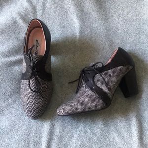 Never worn Oxford heels